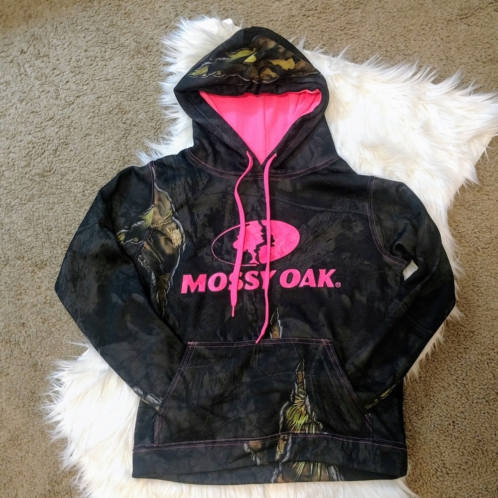 🌿 3 for $15 Mossy Oak Camo Sweater